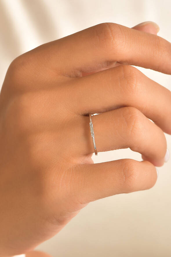 0.05 Karat Pırlanta Baget Yüzük - 2