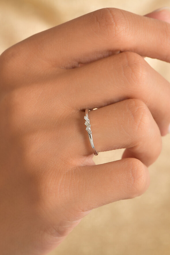 0.10 Karat Pırlanta Baget Yüzük - 2