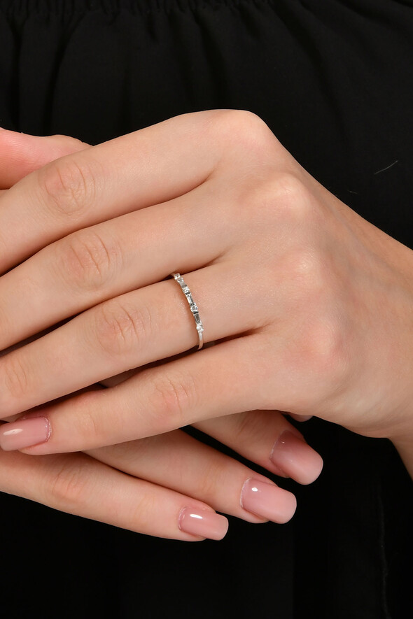 0.15 Karat Pırlanta Baget Tasarım Yüzük - 3