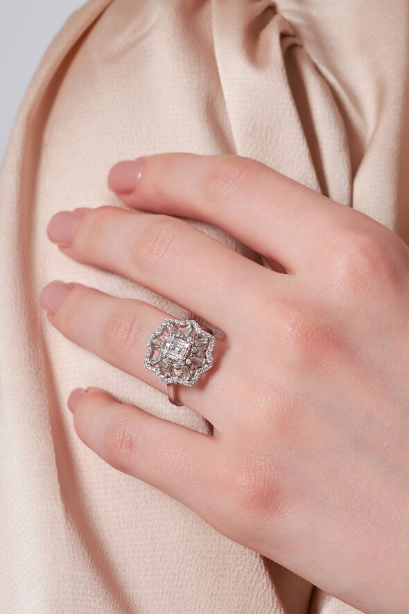 0.66 Karat Özel Tasarım Pırlanta Baget Yüzük - 2