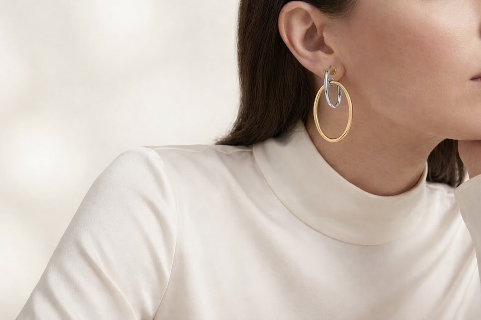 Beyaz Altın Küpe: Zarafetin ve Şıklığın Simgesi