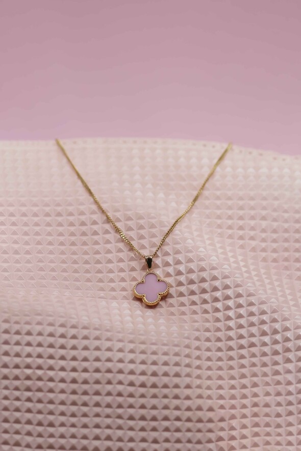 Pembe Yonca Figürlü AltIn Kolye - 