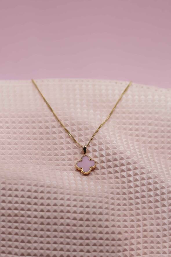 Pembe Yonca Figürlü AltIn Kolye - 1